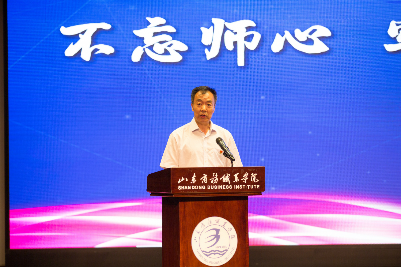 5d106e34df5d7.jpg 6_meitu_6.jpg