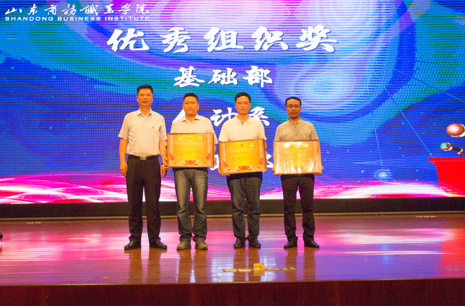 5d106df556526.jpg 4_meitu_4.jpg