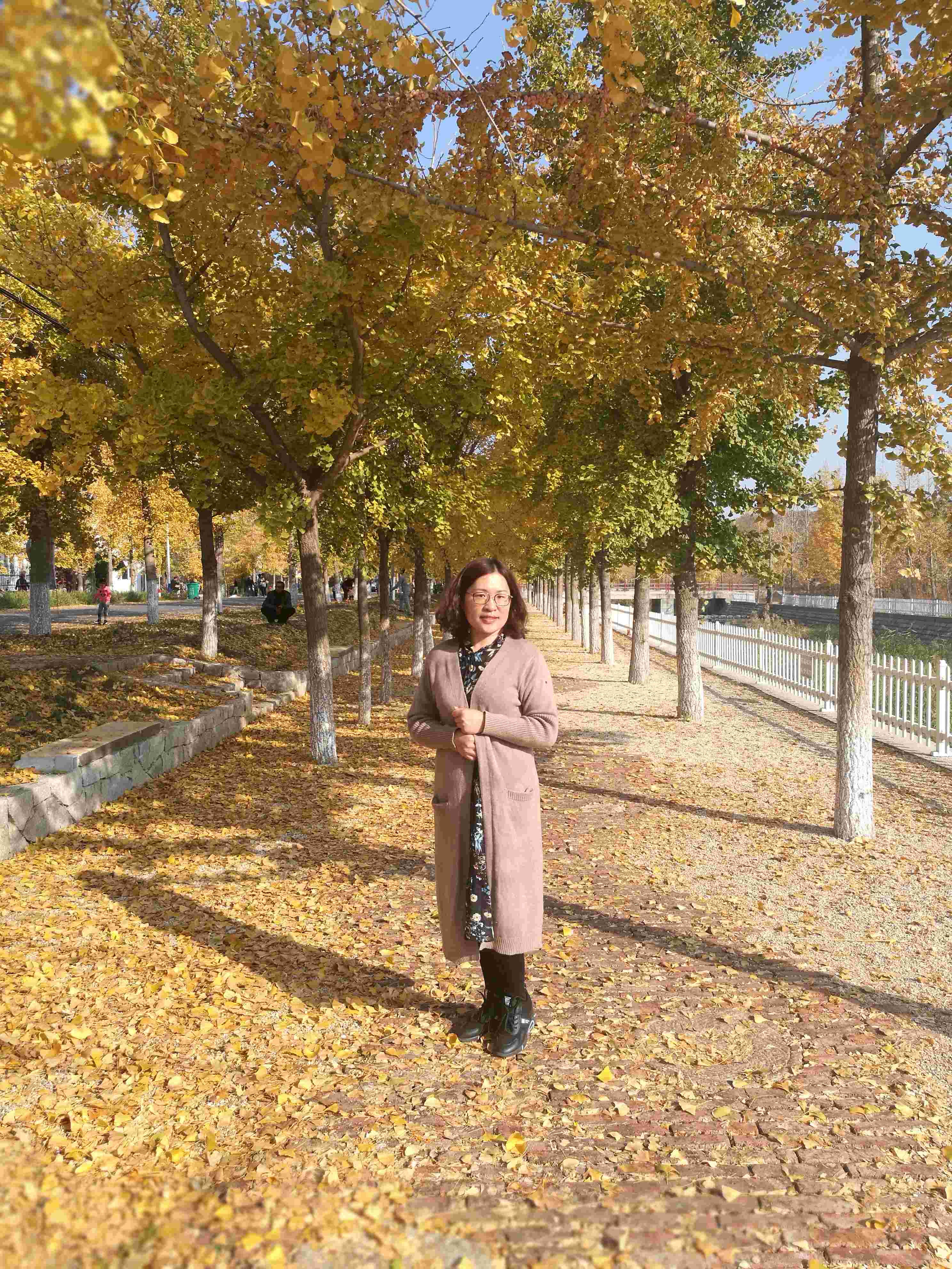 629dc3ec1e6b2.jpg 闫玉华生活照(1).jpg