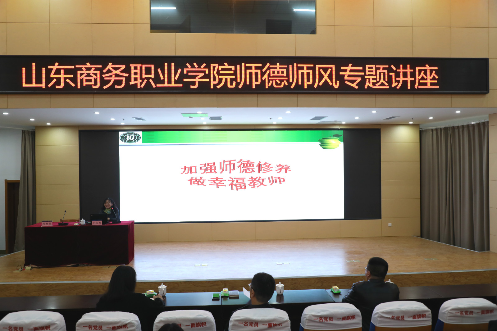 605d9f7c411f3.jpg GF0A7790_meitu_2.jpg